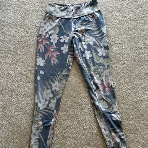 Chasor brand hawaiian floral print leggings with open detail